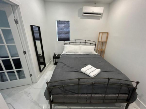 Huge Private Room, near the Airport - Free parking - 01